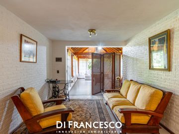 Venta - Casa de 7 ambientes A 200 MTS DEL MAR en CARILO - CHALET