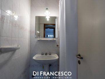 Venta - Casa de 7 ambientes A 200 MTS DEL MAR en CARILO - CHALET