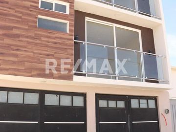 CASA EN VENTA EN TOLUCA, CAPULTITLAN (tres niveles) - (3)
