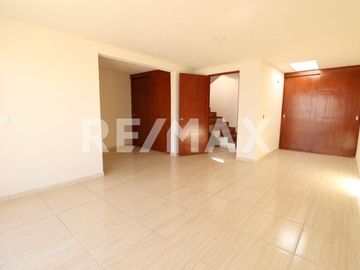 CASA EN VENTA EN TOLUCA, CAPULTITLAN (tres niveles) - (3)