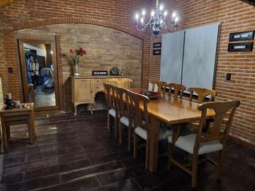 EXCELENTE CHALET 5 AMB. CARILO