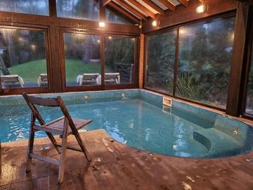 EXCELENTE CHALET 5 AMB. CARILO