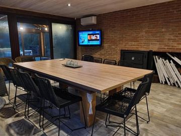EXCELENTE CHALET 5 AMB. CARILO