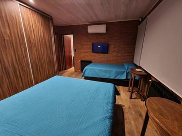 EXCELENTE CHALET 5 AMB. CARILO