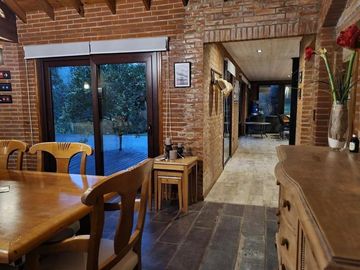 EXCELENTE CHALET 5 AMB. CARILO
