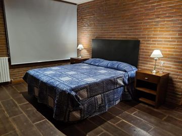 EXCELENTE CHALET 5 AMB. CARILO