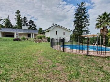 Se vende hermoso caserón + casa de casero en Villa Allende Golf! a pocas cuadras