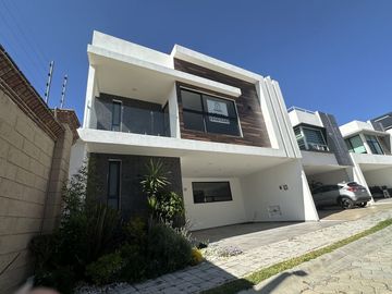 CASA EN VENTA MODERNA AMPLIOS ESPACIO LOMAS DE ANGELOPOLIS PARQUE NAYARIT