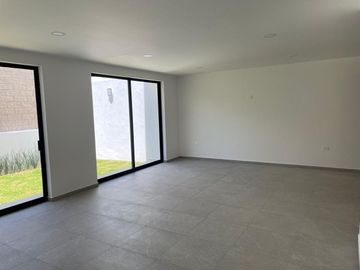 CASA EN VENTA MODERNA AMPLIOS ESPACIO LOMAS DE ANGELOPOLIS PARQUE NAYARIT