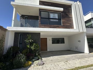 CASA EN VENTA MODERNA AMPLIOS ESPACIO LOMAS DE ANGELOPOLIS PARQUE NAYARIT