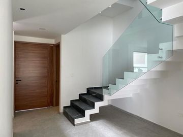 CASA EN VENTA MODERNA AMPLIOS ESPACIO LOMAS DE ANGELOPOLIS PARQUE NAYARIT