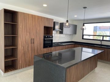 CASA EN VENTA MODERNA AMPLIOS ESPACIO LOMAS DE ANGELOPOLIS PARQUE NAYARIT