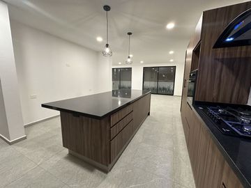 CASA EN VENTA MODERNA AMPLIOS ESPACIO LOMAS DE ANGELOPOLIS PARQUE NAYARIT