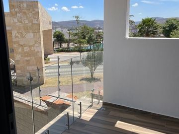 CASA EN VENTA MODERNA AMPLIOS ESPACIO LOMAS DE ANGELOPOLIS PARQUE NAYARIT