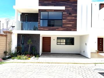 CASA EN VENTA MODERNA AMPLIOS ESPACIO LOMAS DE ANGELOPOLIS PARQUE NAYARIT
