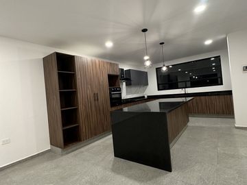 CASA EN VENTA MODERNA AMPLIOS ESPACIO LOMAS DE ANGELOPOLIS PARQUE NAYARIT