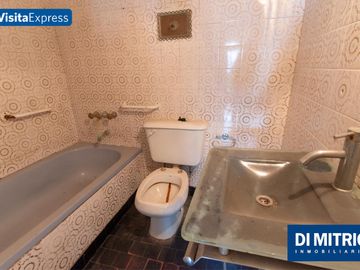 ¡4 Ambientes con Patio y Balcon para reciclarlo a tu gusto! Visitalo Express HOY mismo!