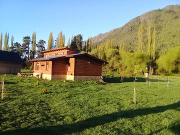 Casa 3 ambientes en Lago Puelo, frente al parque nacional
