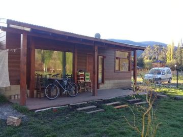 Casa 3 ambientes en Lago Puelo, frente al parque nacional