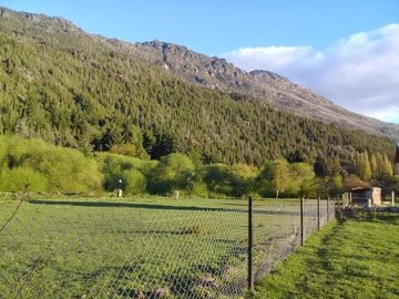 Casa 3 ambientes en Lago Puelo, frente al parque nacional
