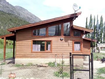 Casa 3 ambientes en Lago Puelo, frente al parque nacional