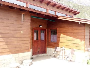 Casa 3 ambientes en Lago Puelo, frente al parque nacional