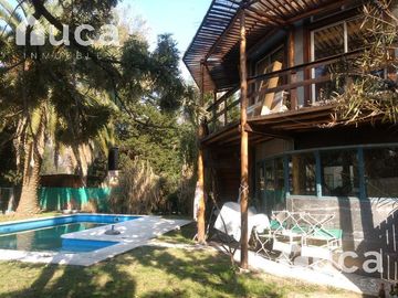 VENTA | CASA  Estilo Rustico, c/Jardin y Pileta   2 Cabañas | La Bota