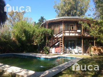 VENTA | CASA  Estilo Rustico, c/Jardin y Pileta   2 Cabañas | La Bota