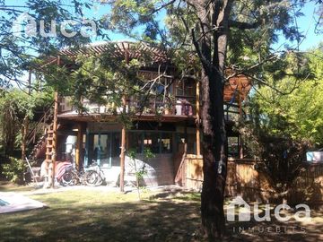 VENTA | CASA  Estilo Rustico, c/Jardin y Pileta   2 Cabañas | La Bota