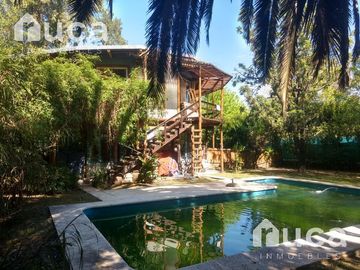 VENTA | CASA  Estilo Rustico, c/Jardin y Pileta   2 Cabañas | La Bota