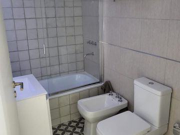 Dpto 2 amb. 45 m2 total, a estrenar y amueblado, c/ cocina aparte, Villa Luro.