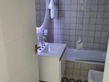 Dpto 2 amb. 45 m2 total, a estrenar y amueblado, c/ cocina aparte, Villa Luro.