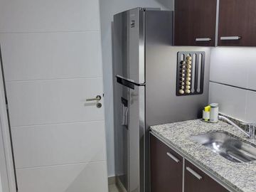 Dpto 2 amb. 45 m2 total, a estrenar y amueblado, c/ cocina aparte, Villa Luro.