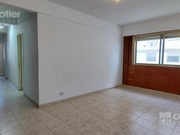 Departamento de 4 amb a metros la estación de Temperley Este