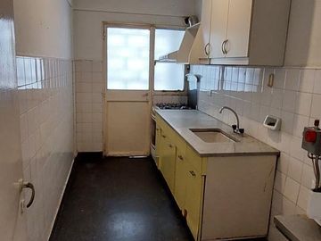 Departamento de 4 amb a metros la estación de Temperley Este