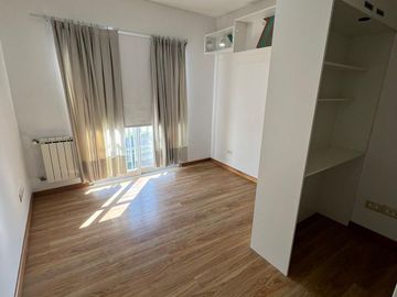 Departamento 3 ambientes en duplex con cochera - Barrancas de Iraola