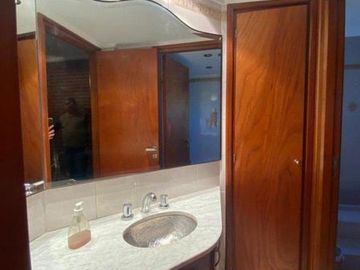 Chalet 4 ambientes con garage pasante sobre lote de 333m2 en Angel Roffo y Florisbelo Acosta
