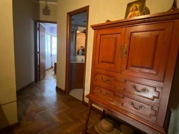 Chalet 4 ambientes con garage pasante sobre lote de 333m2 en Angel Roffo y Florisbelo Acosta