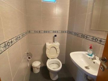 Chalet 4 ambientes con garage pasante sobre lote de 333m2 en Angel Roffo y Florisbelo Acosta