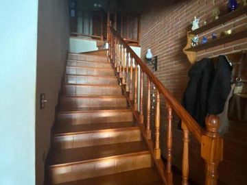 Chalet 4 ambientes con garage pasante sobre lote de 333m2 en Angel Roffo y Florisbelo Acosta