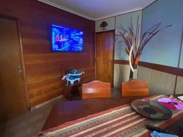Chalet 4 ambientes con garage pasante sobre lote de 333m2 en Angel Roffo y Florisbelo Acosta