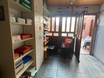 Chalet 4 ambientes con garage pasante sobre lote de 333m2 en Angel Roffo y Florisbelo Acosta
