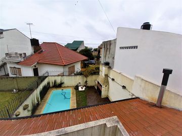 Casa Venta Ramos Mejía S/lote Propio Jardin Pileta Parrilla Terraza Cochera