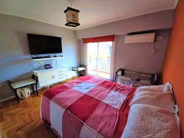 Casa Venta Ramos Mejía S/lote Propio Jardin Pileta Parrilla Terraza Cochera