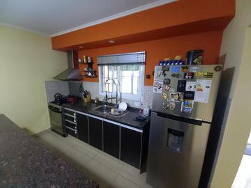 Casa Venta Ramos Mejía S/lote Propio Jardin Pileta Parrilla Terraza Cochera