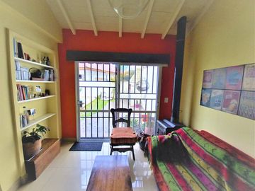 Casa Venta Ramos Mejía S/lote Propio Jardin Pileta Parrilla Terraza Cochera