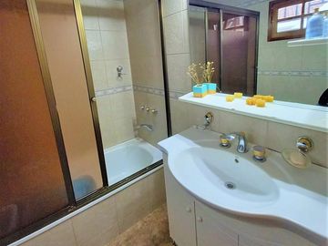 Casa Venta Ramos Mejía S/lote Propio Jardin Pileta Parrilla Terraza Cochera