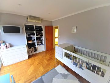 Casa Venta Ramos Mejía S/lote Propio Jardin Pileta Parrilla Terraza Cochera