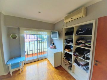 Casa Venta Ramos Mejía S/lote Propio Jardin Pileta Parrilla Terraza Cochera