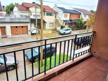 Casa Venta Ramos Mejía S/lote Propio Jardin Pileta Parrilla Terraza Cochera